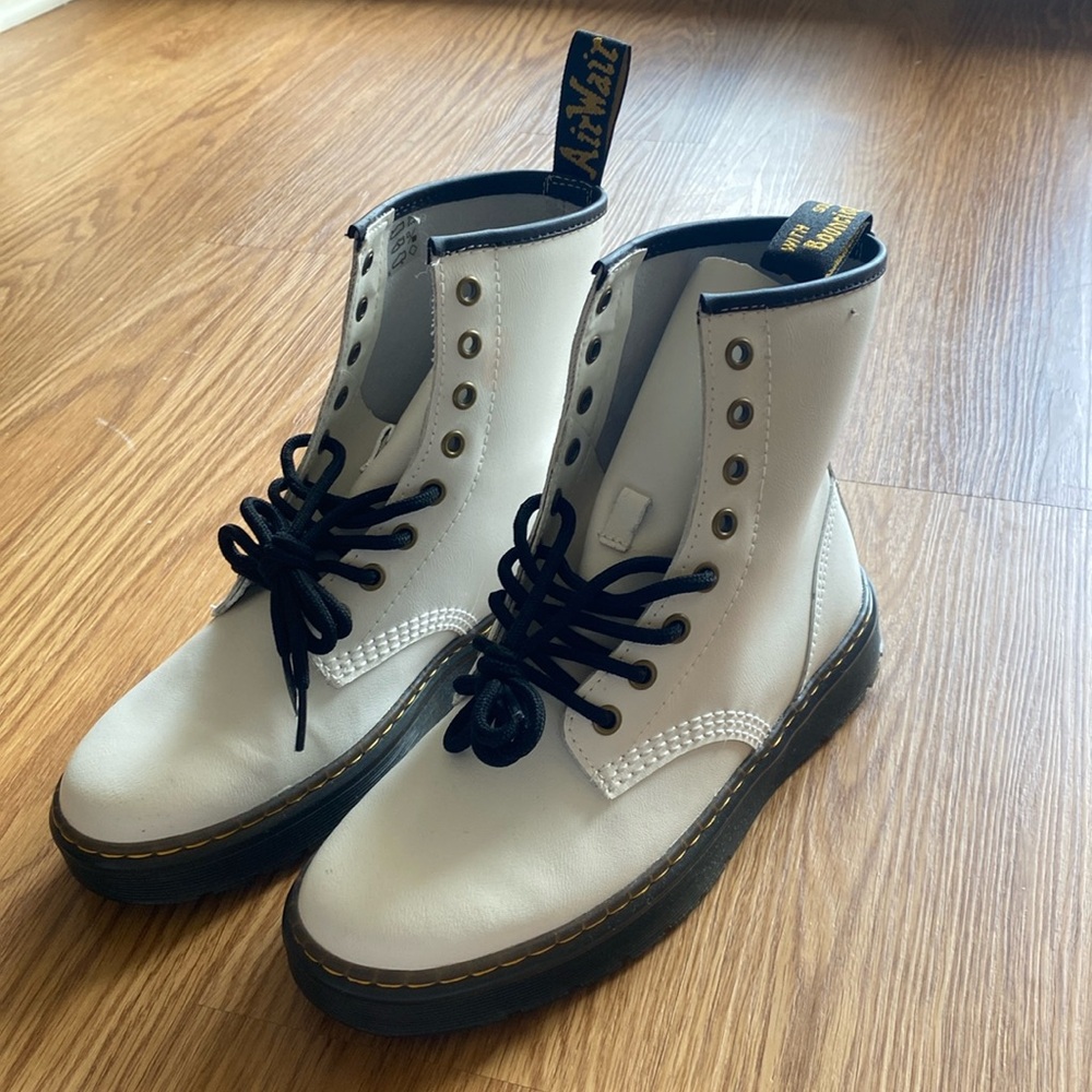 Doc marten air wair white boots with bouncing soles NEW size 7 dr martens - Picture 1 of 5